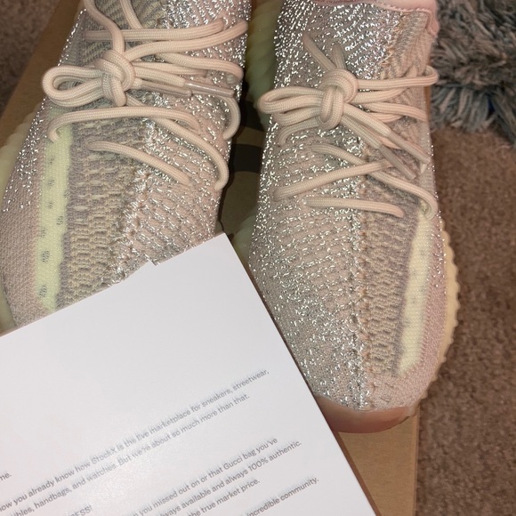 Yeezy 350 - Picture 1 of 4
